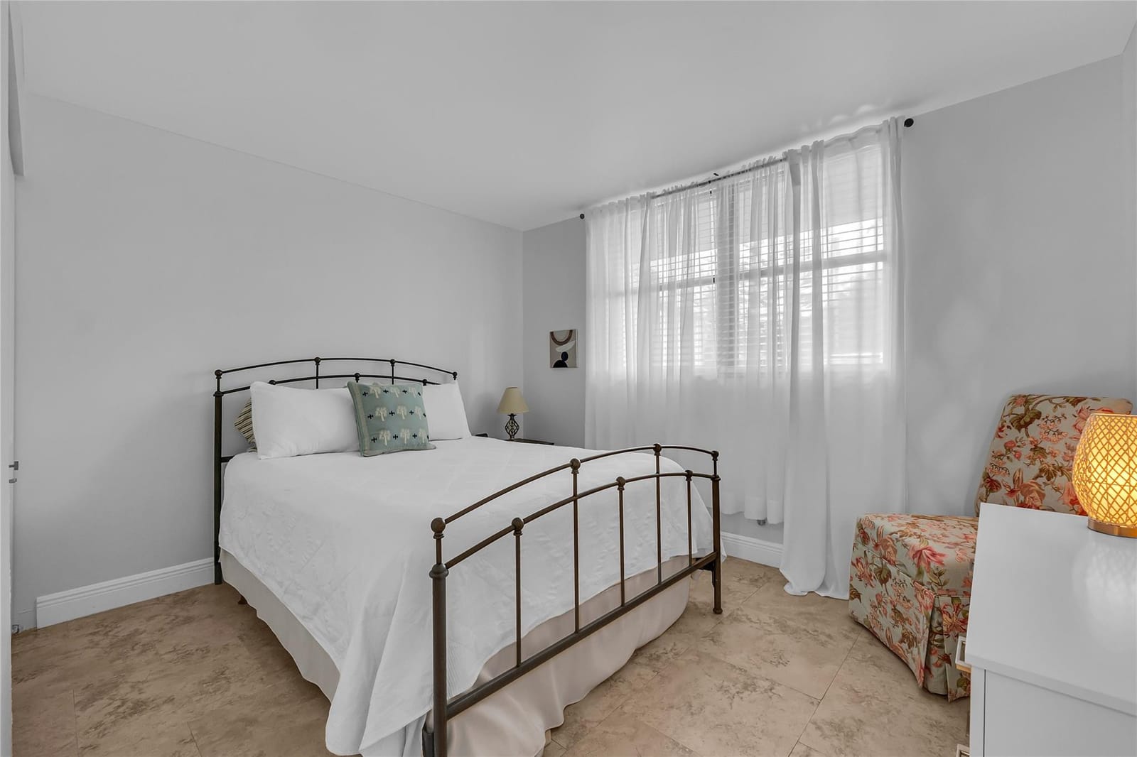 112 Lake Emerald Drive 104 — photo 9