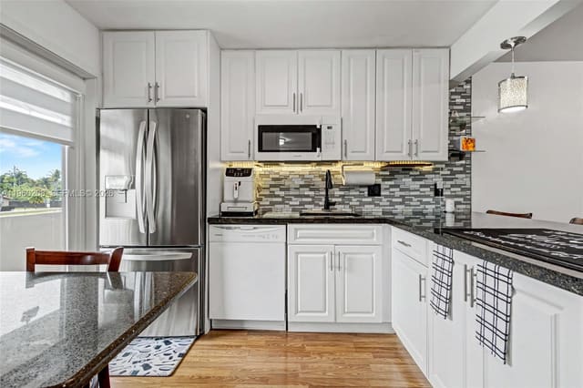 5100 Washington Street 207, sold in Hillcrest Country Club Ap, Hollywood, FL