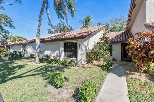 620 Deer Creek Edgewater Drive 620, sold in Lakes Of Deer Creek Condo, Deerfield Beach, FL