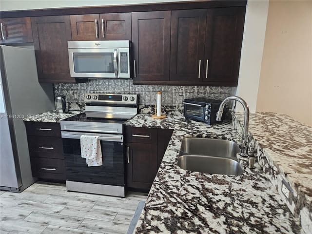 4966 SW 31st Terrace, sold in Banyan Oakridge Commercia, Dania Beach, FL