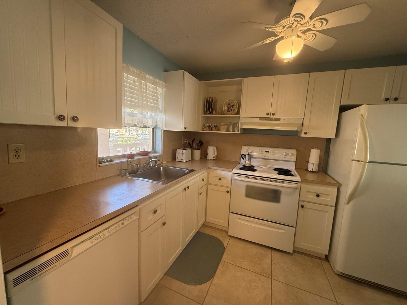 2761 N PINE ISLAND Road 204 — photo 8