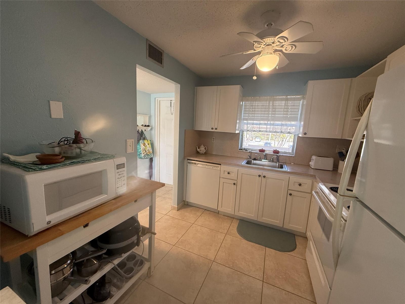 2761 N PINE ISLAND Road 204 — photo 9