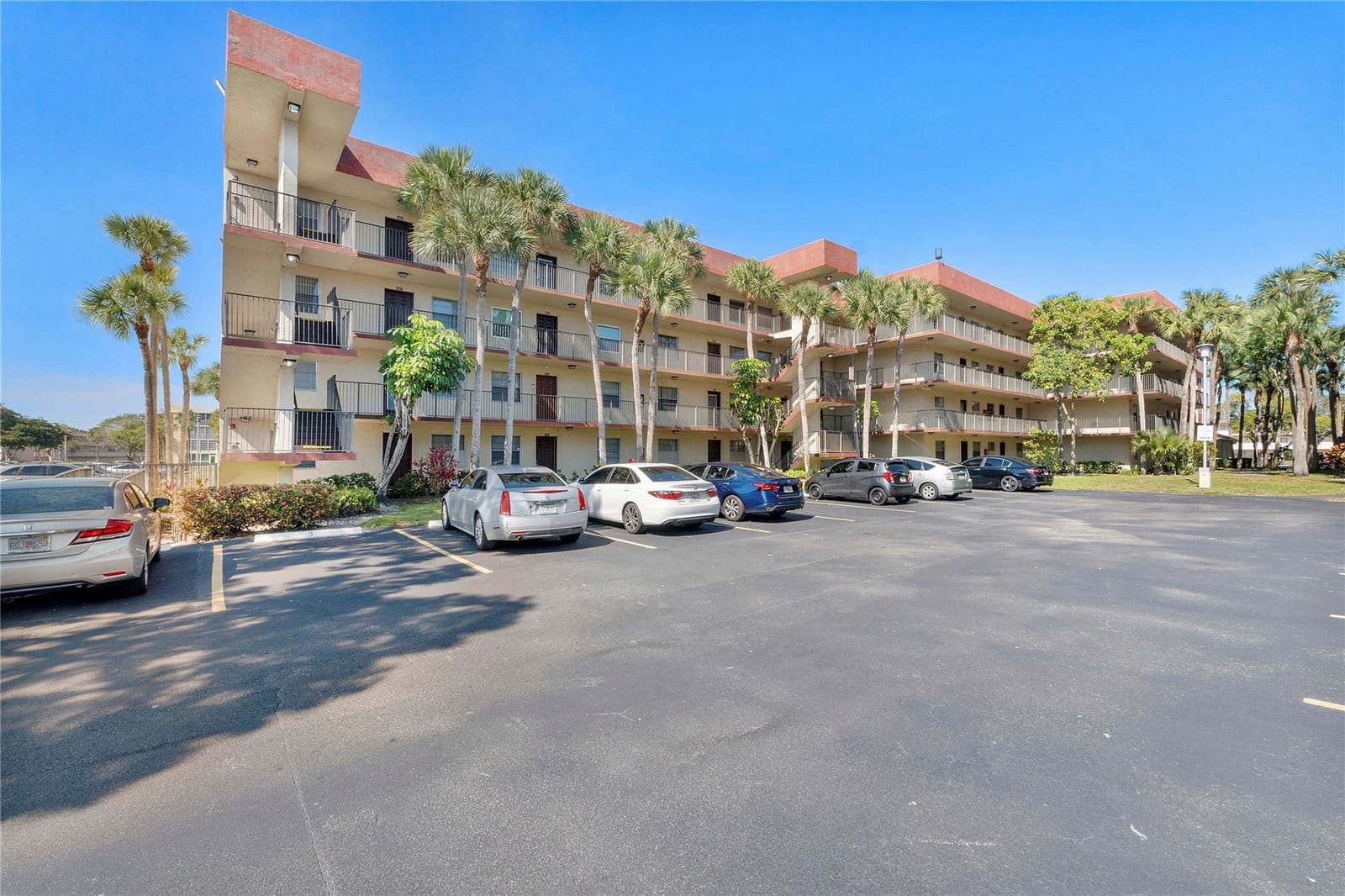 3341 NW 47th Terrace 206, Lauderdale Lakes, FL 33319