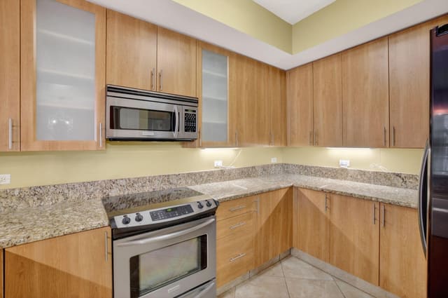 2633 NE 14th Avenue 101, sold in Wilton Station, Wilton Manors, FL