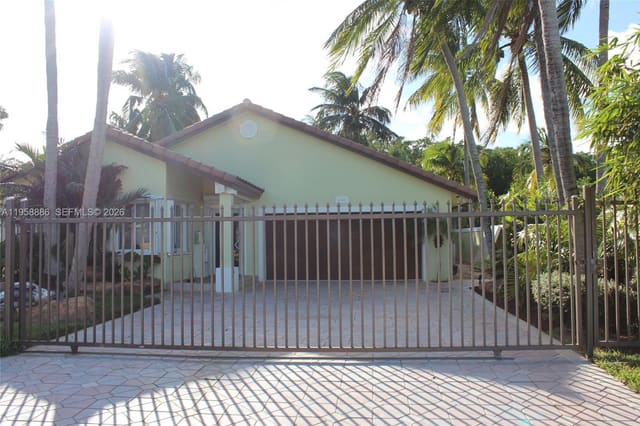 4465 SW 38th Terrace, Dania Beach, FL 33312