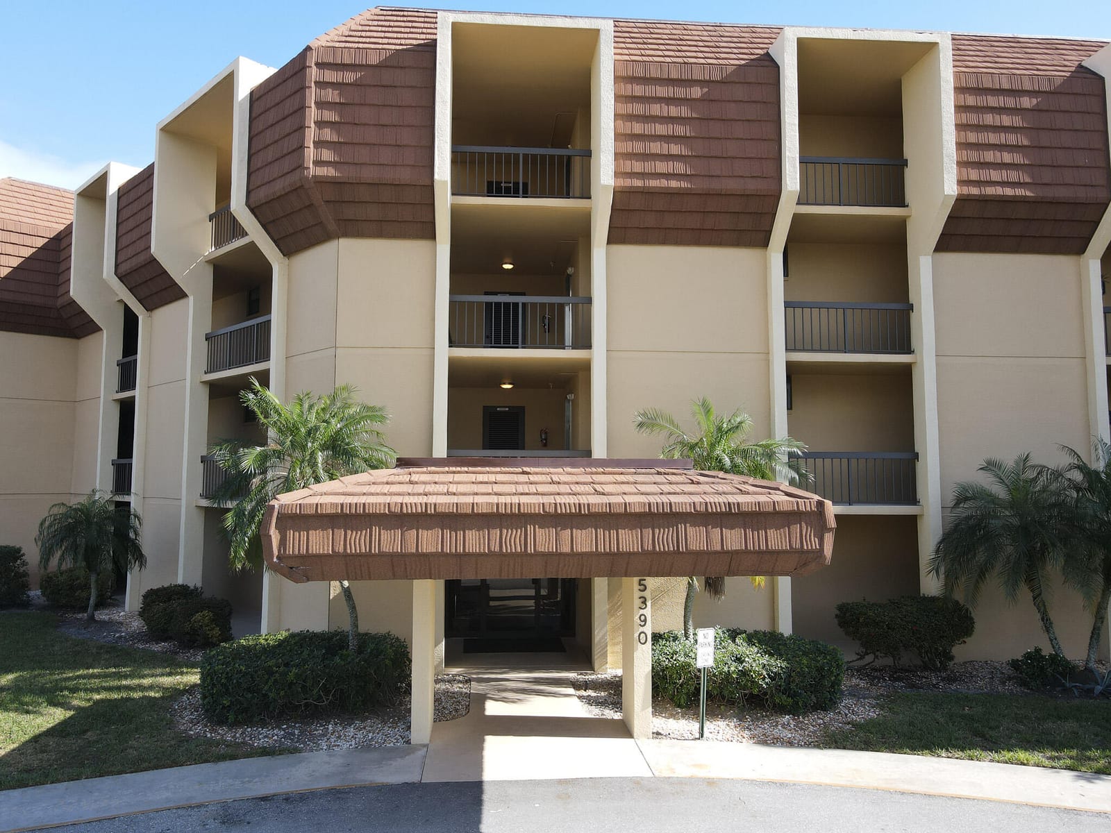 5390 Woodland Lakes Drive 201 — photo 3