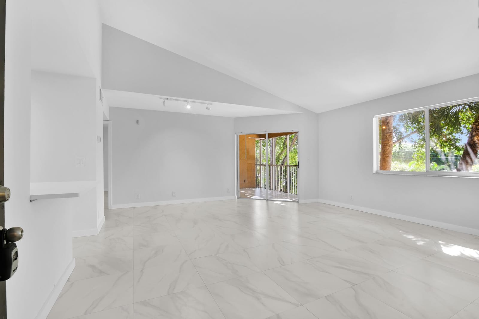 4005 W Mcnab Road C302, Pompano Beach, FL 33069 photo 2