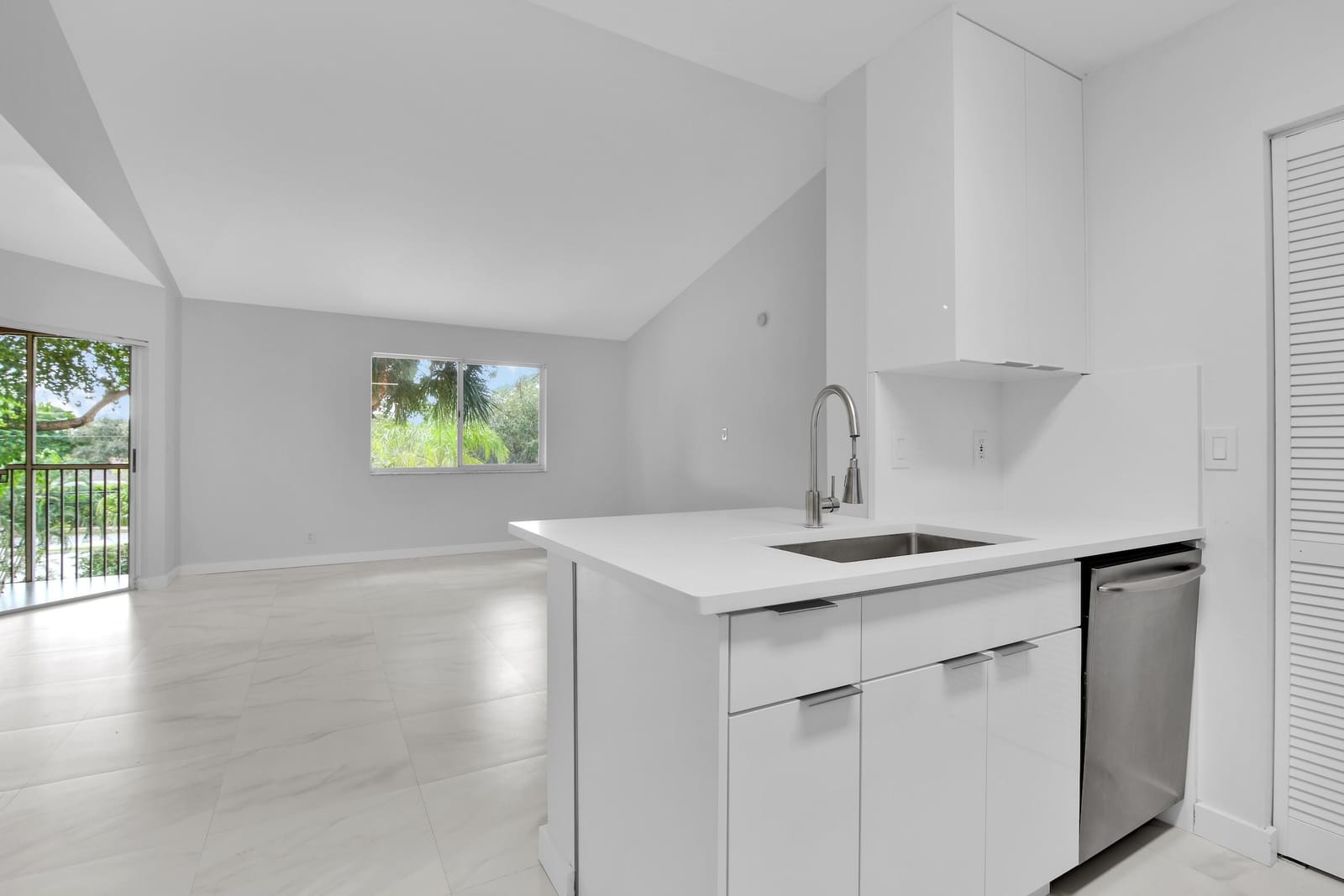 4005 W Mcnab Road C302, Pompano Beach, FL 33069 photo 11