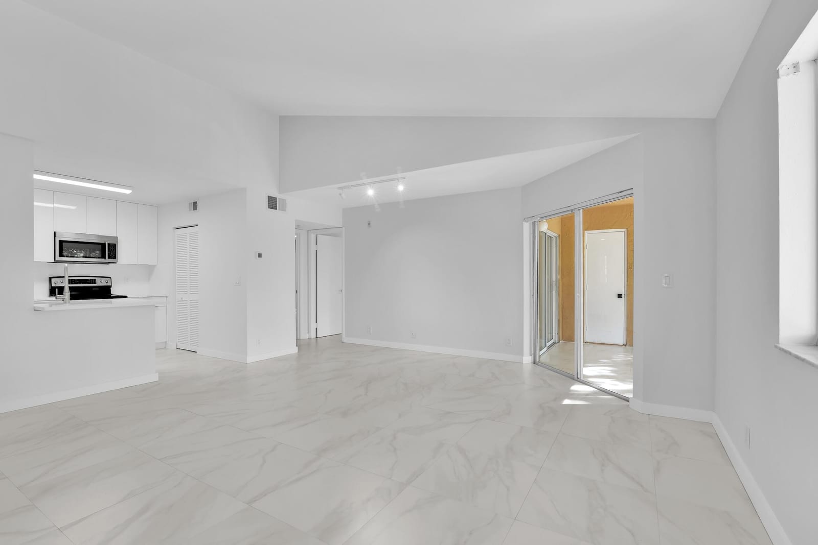 4005 W Mcnab Road C302, Pompano Beach, FL 33069 photo 19