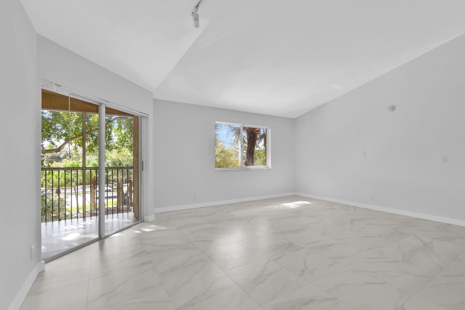 4005 W Mcnab Road C302, Pompano Beach, FL 33069 photo 4
