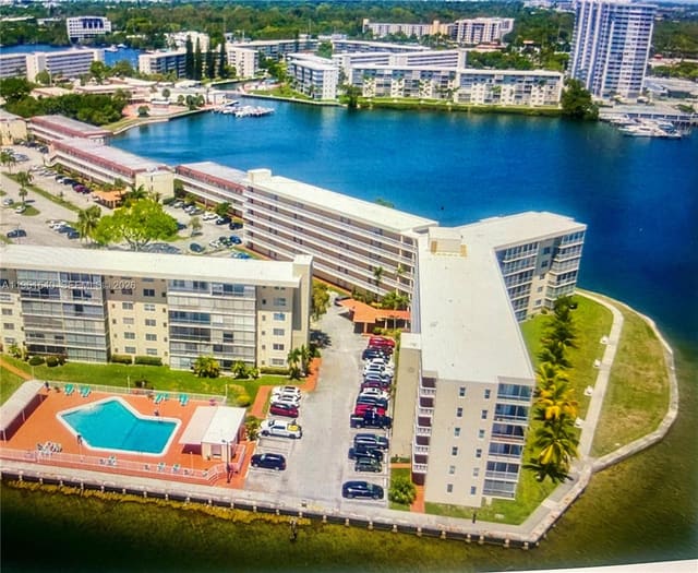 2851 Leonard Drive J610, Aventura, FL 33160