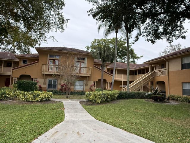 4879 Via Palm Lake Unit 608, sold in Palm Lake Condo, West Palm Beach, FL