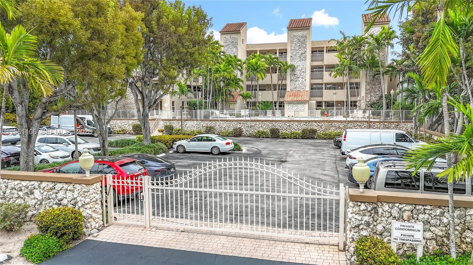 1710 S Ocean Lane 404 — photo 4