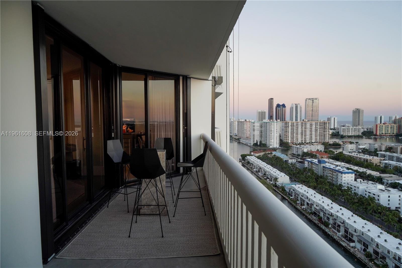 2000 Island Boulevard 2404 — photo 2