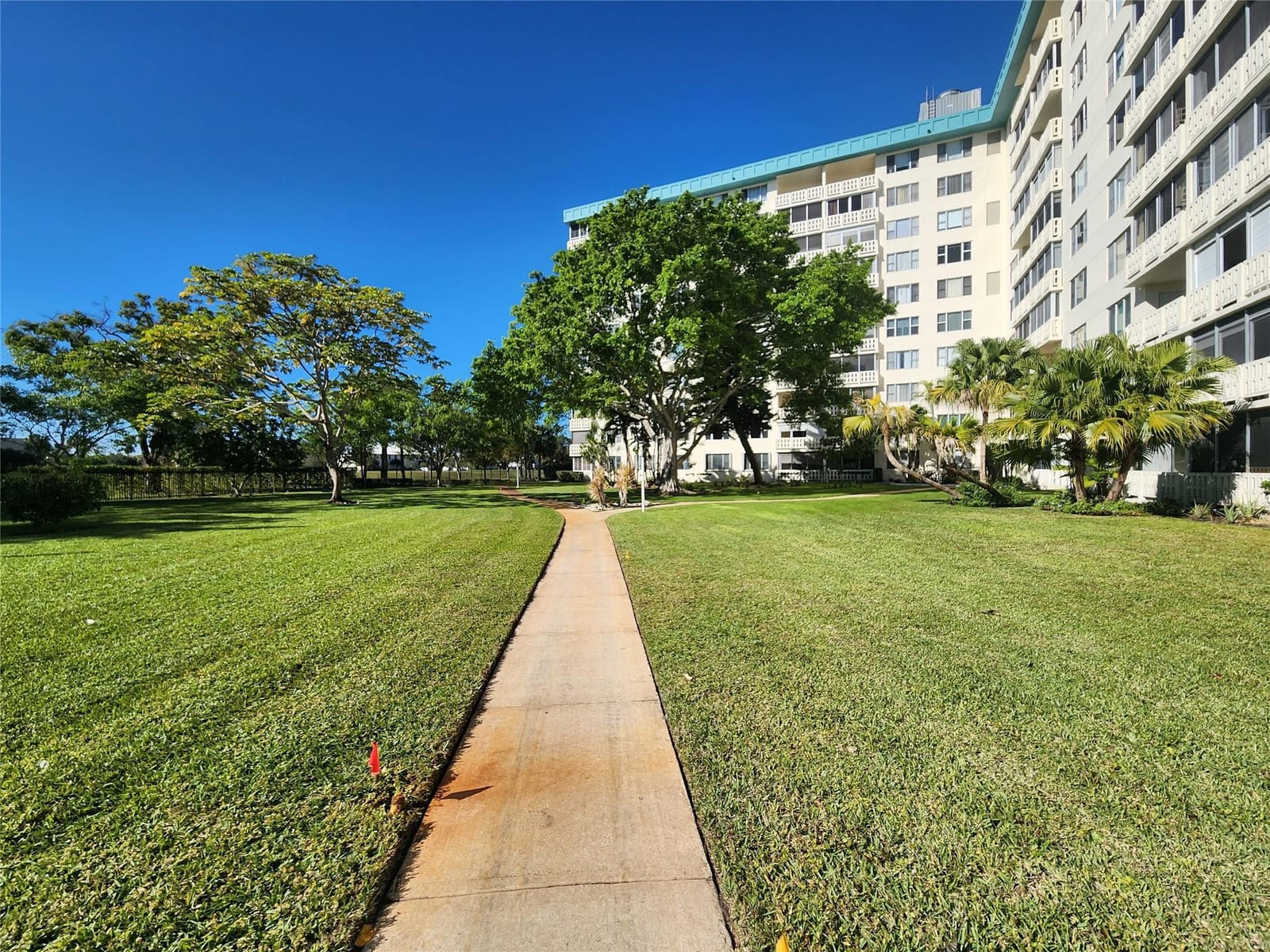 4330 Hillcrest Drive 616, Hollywood, FL 33021 photo 30