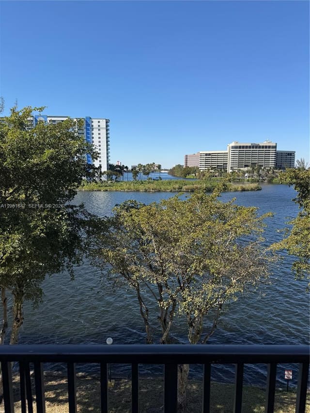 4805 NW 7th Street 40815, Miami, FL 33126