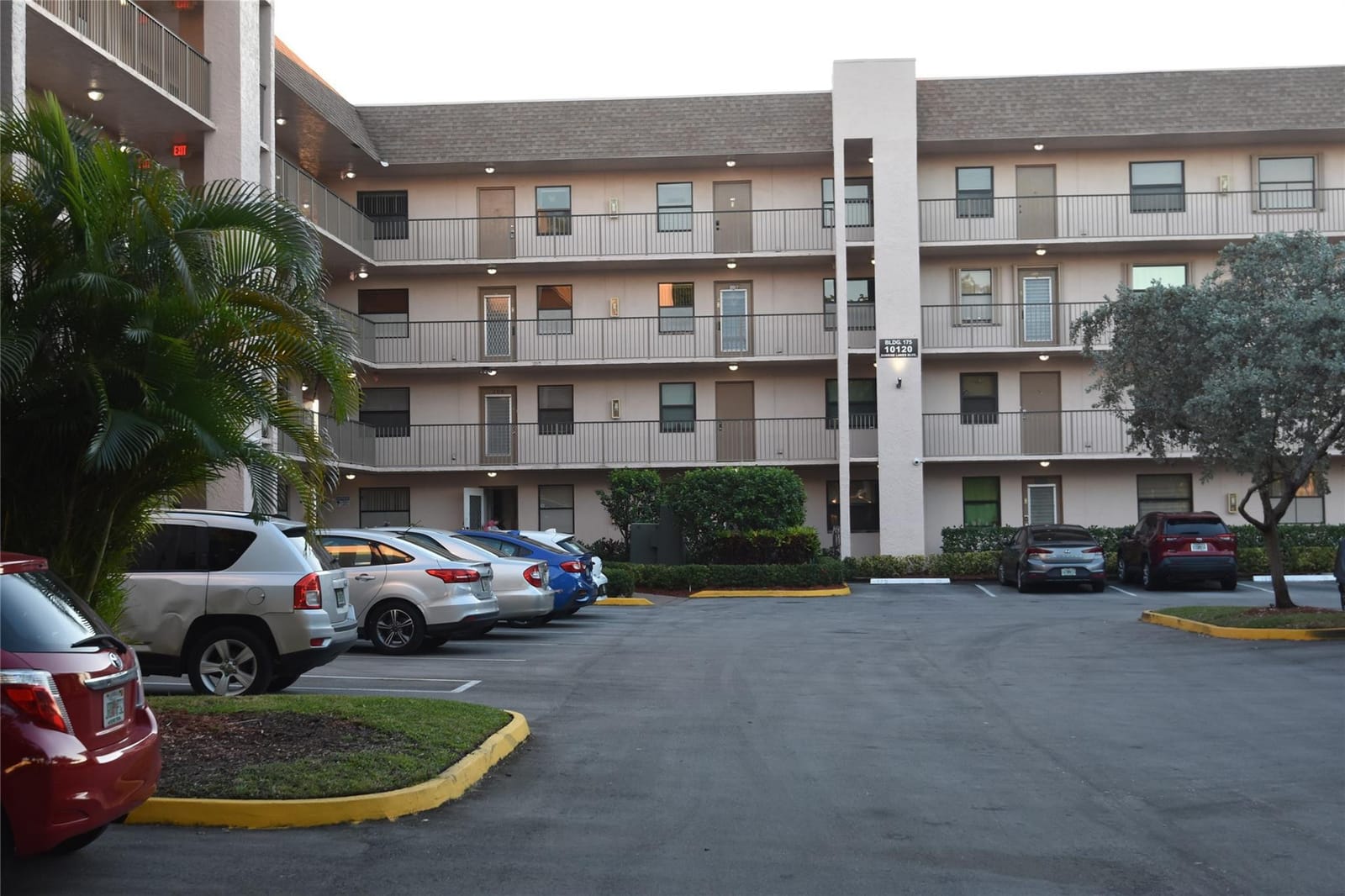 10120 Sunrise Lakes Boulevard 405, Sunrise, FL 33322