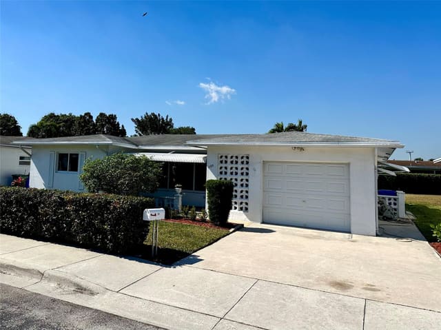 1195 N Rock Island Road, Margate, FL 33063