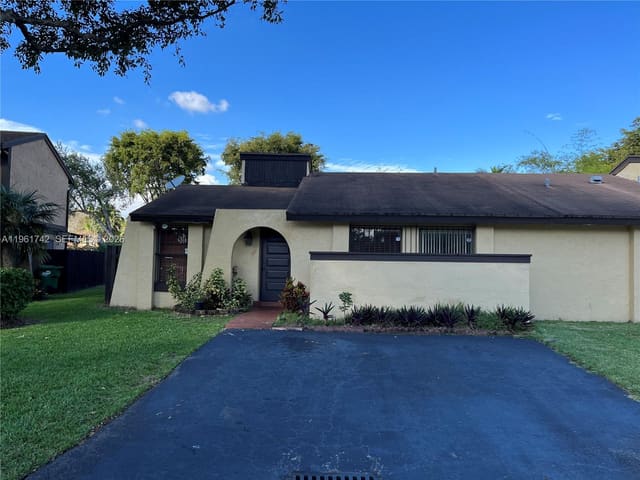 12713 SW 70th Lane, Miami, FL 33183