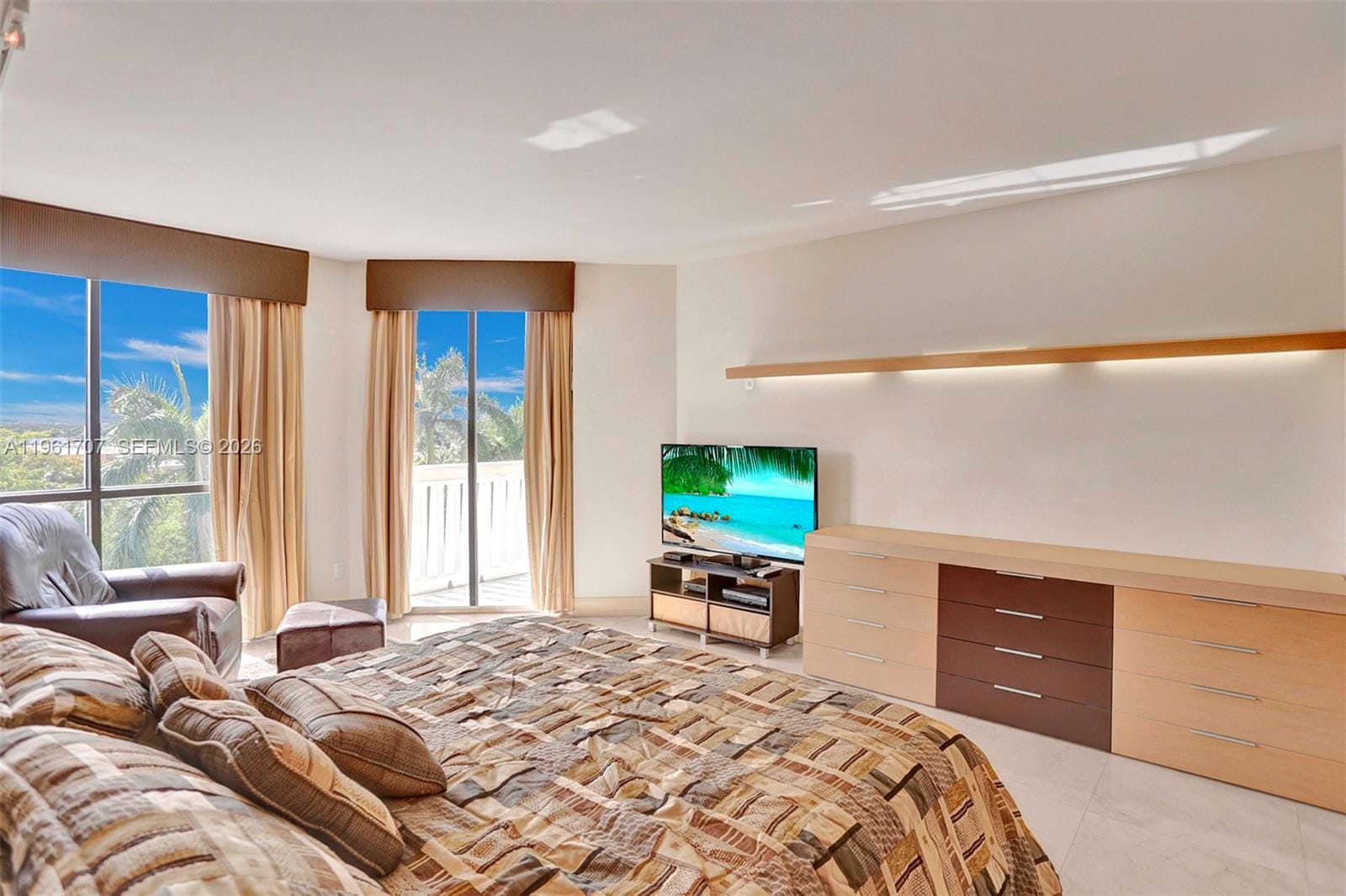 2000 Island Boulevard 503, Aventura, FL 33160 photo 3