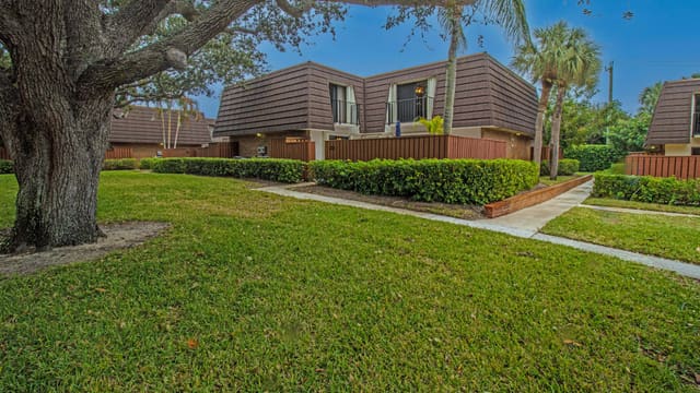 1608 16th Court, sold in Lakes At The Bluffs, Jupiter, FL