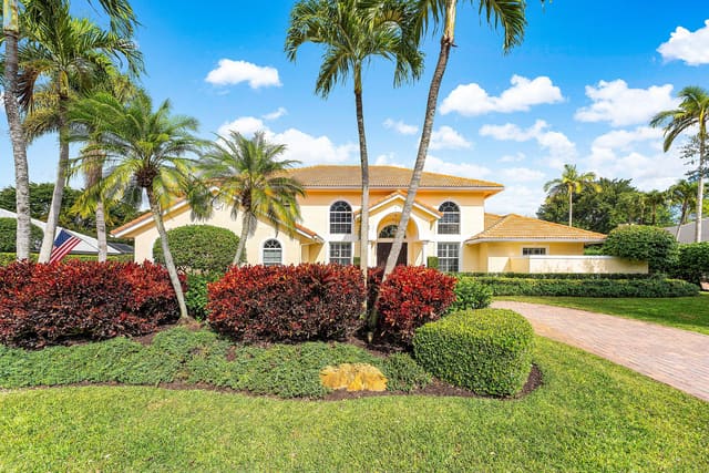 4629 Gleneagles Drive, sold in Pine Tree Golf Club, Boynton Beach, FL