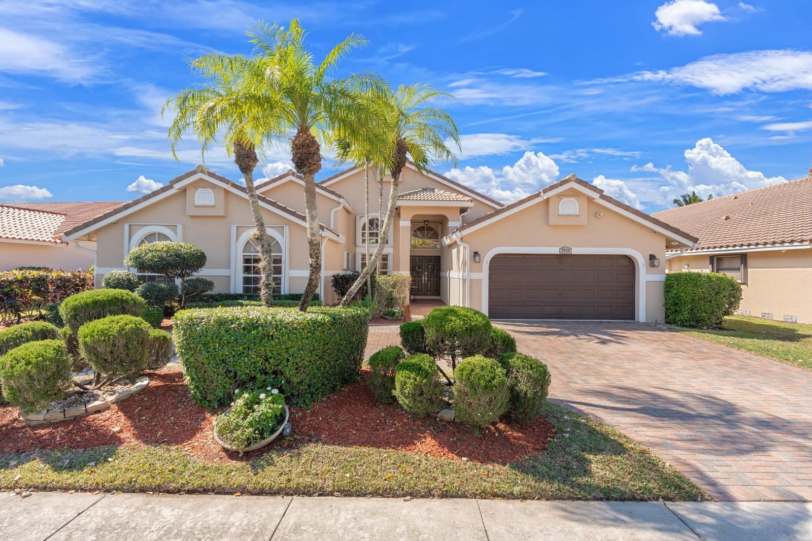 9938 N Springs Way, Coral Springs, FL 33076