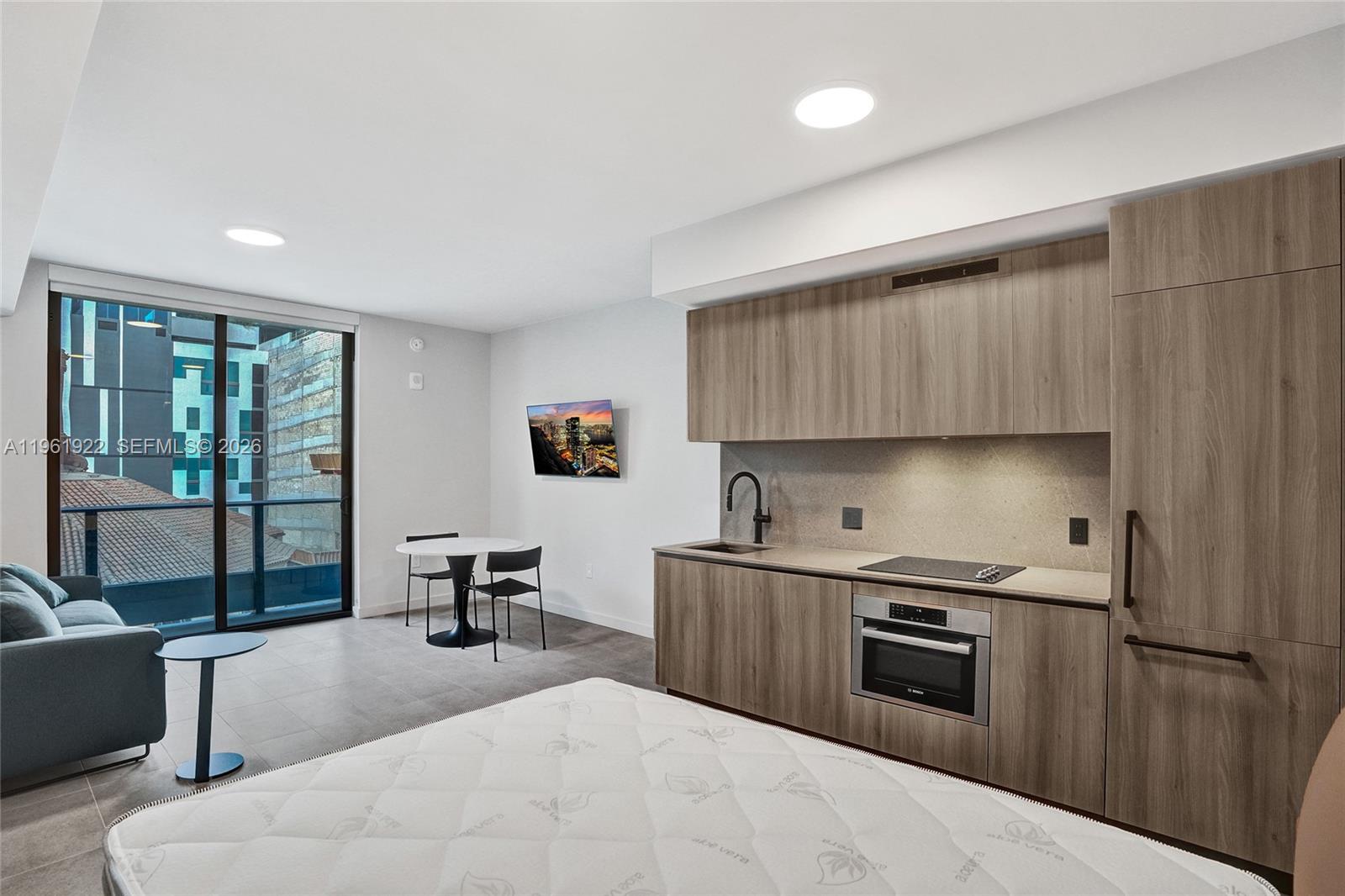 121 NE 5th Street 807, Miami, FL 33132, Miami