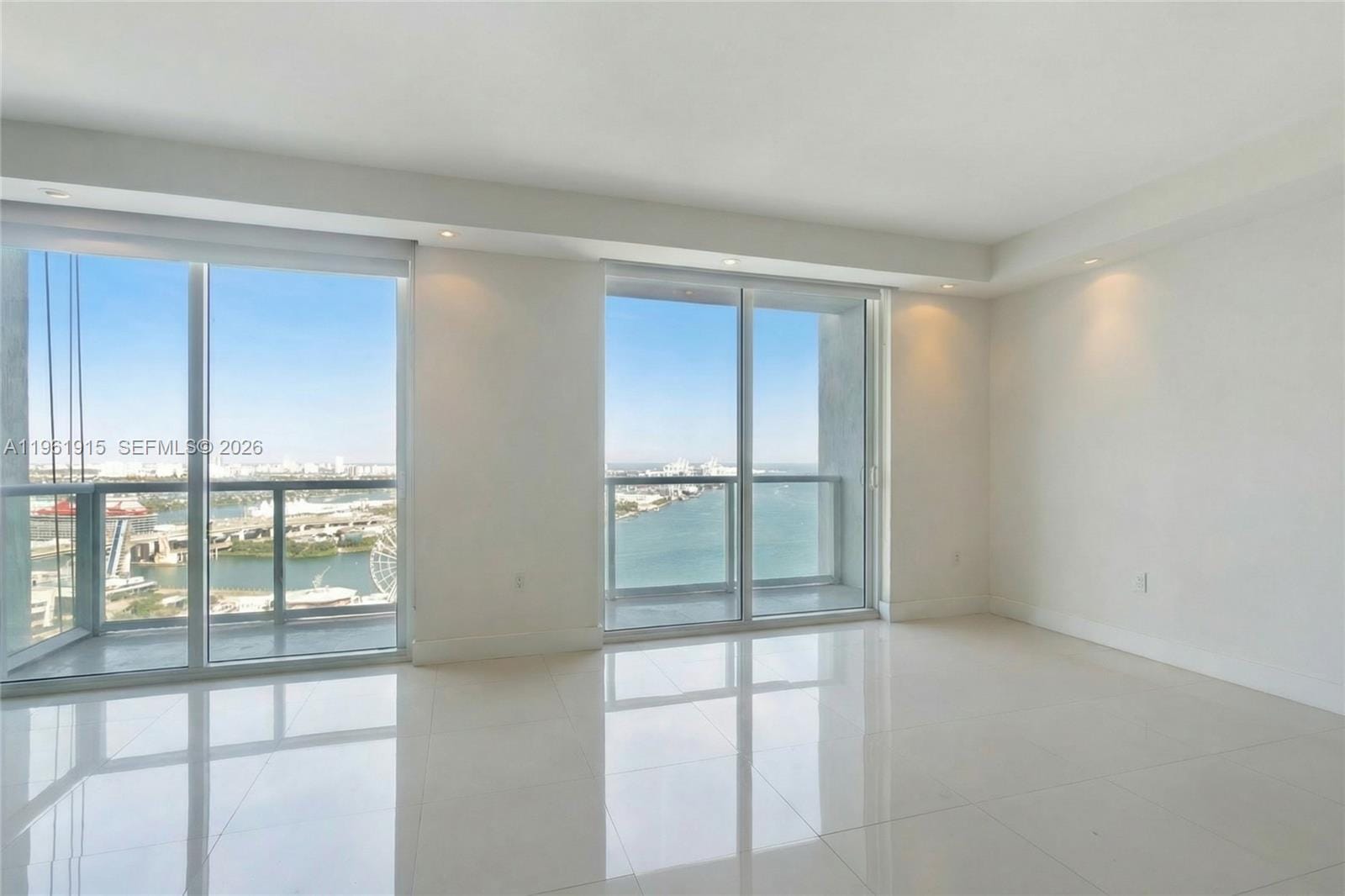 253 NE 2nd Street 3105, Miami, FL 33132 photo 2