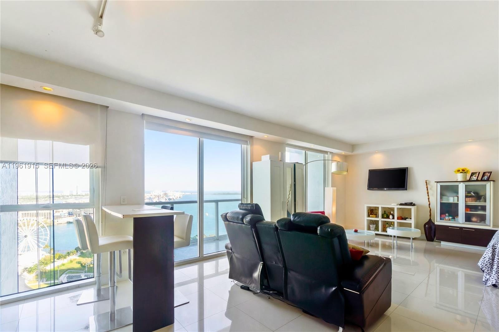 253 NE 2nd Street 3105, Miami, FL 33132 photo 11
