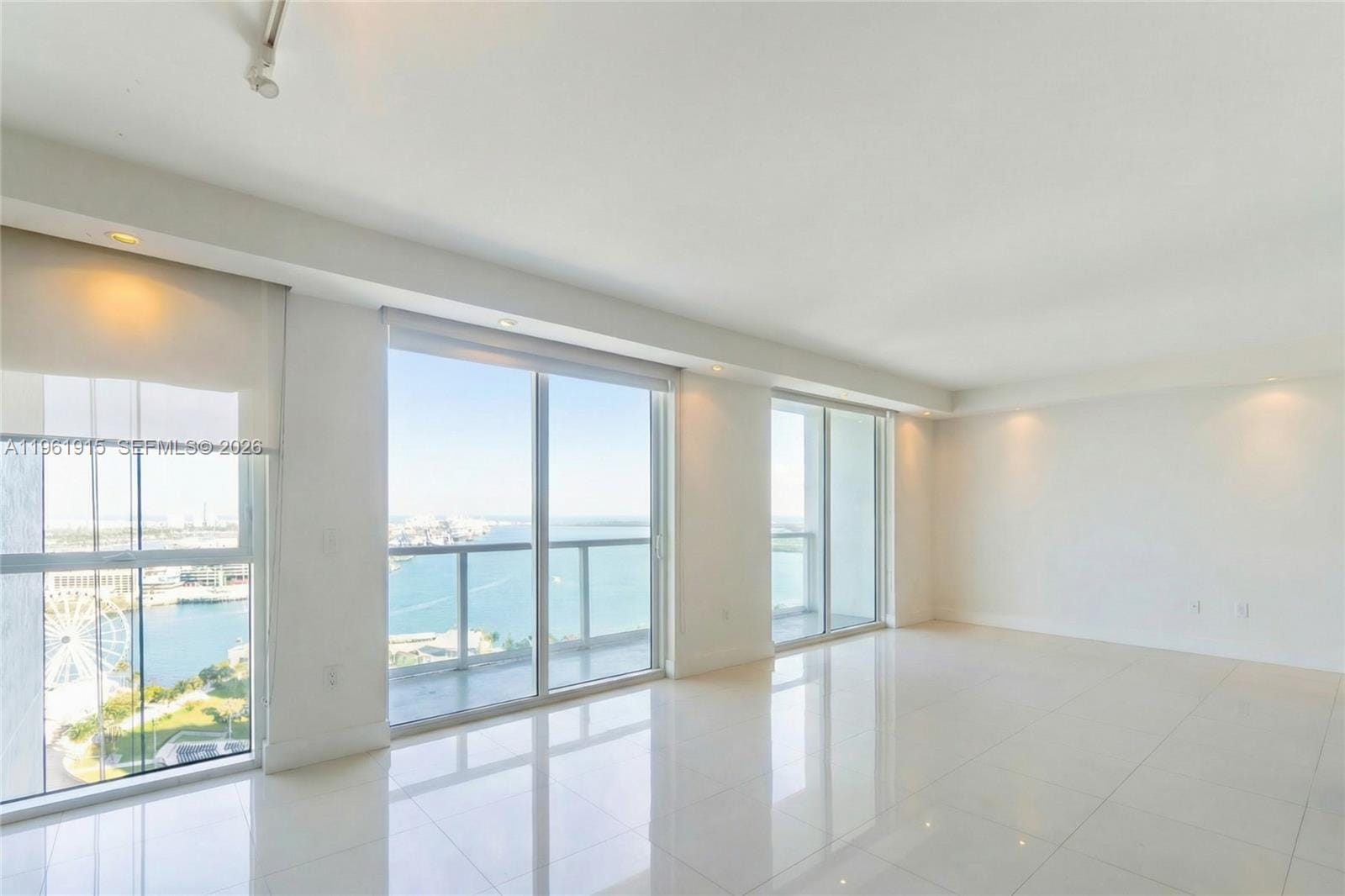 253 NE 2nd Street 3105, Miami, FL 33132 photo 3