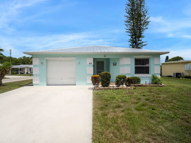 48 Mariposa Lane, sold in Spanish Lakes, Port St Lucie, FL