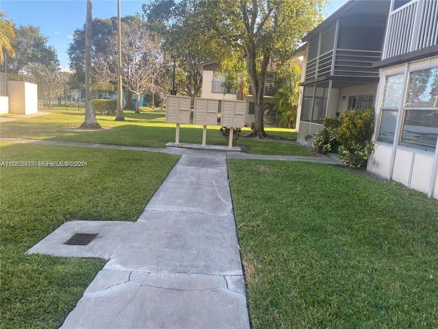 335 W Laurel Drive 1M, Margate, FL 33063