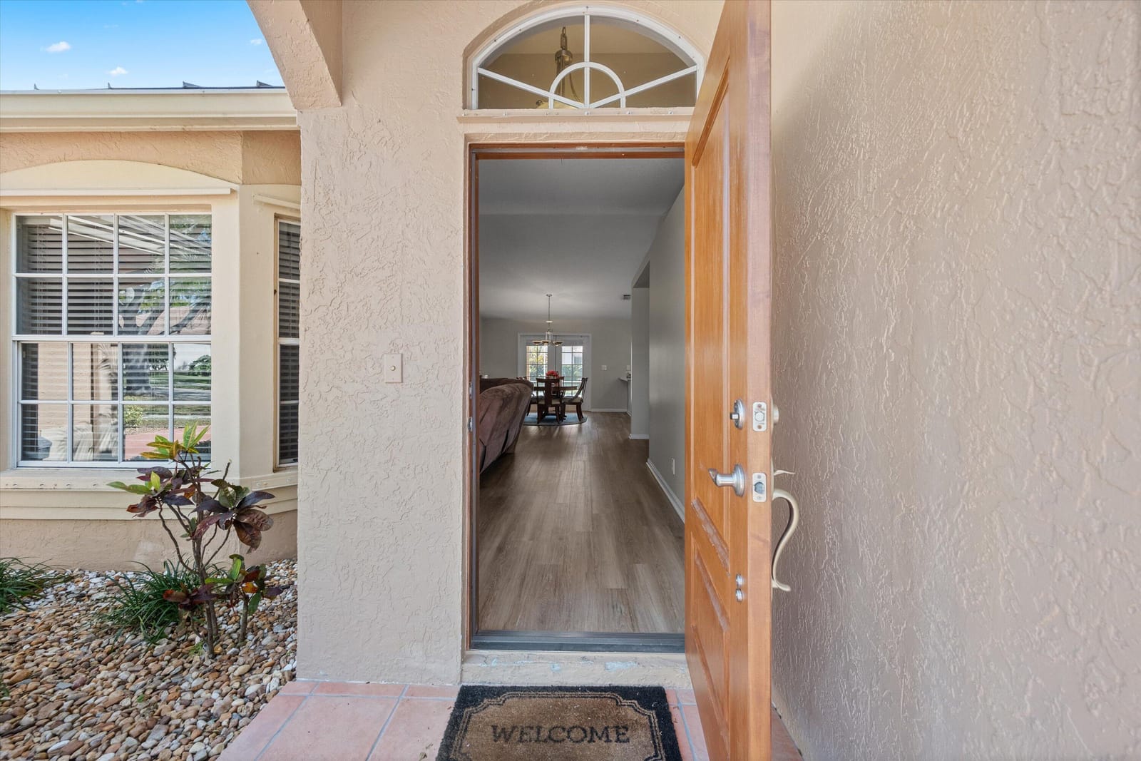 115 Silver Bell Crescent — photo 2