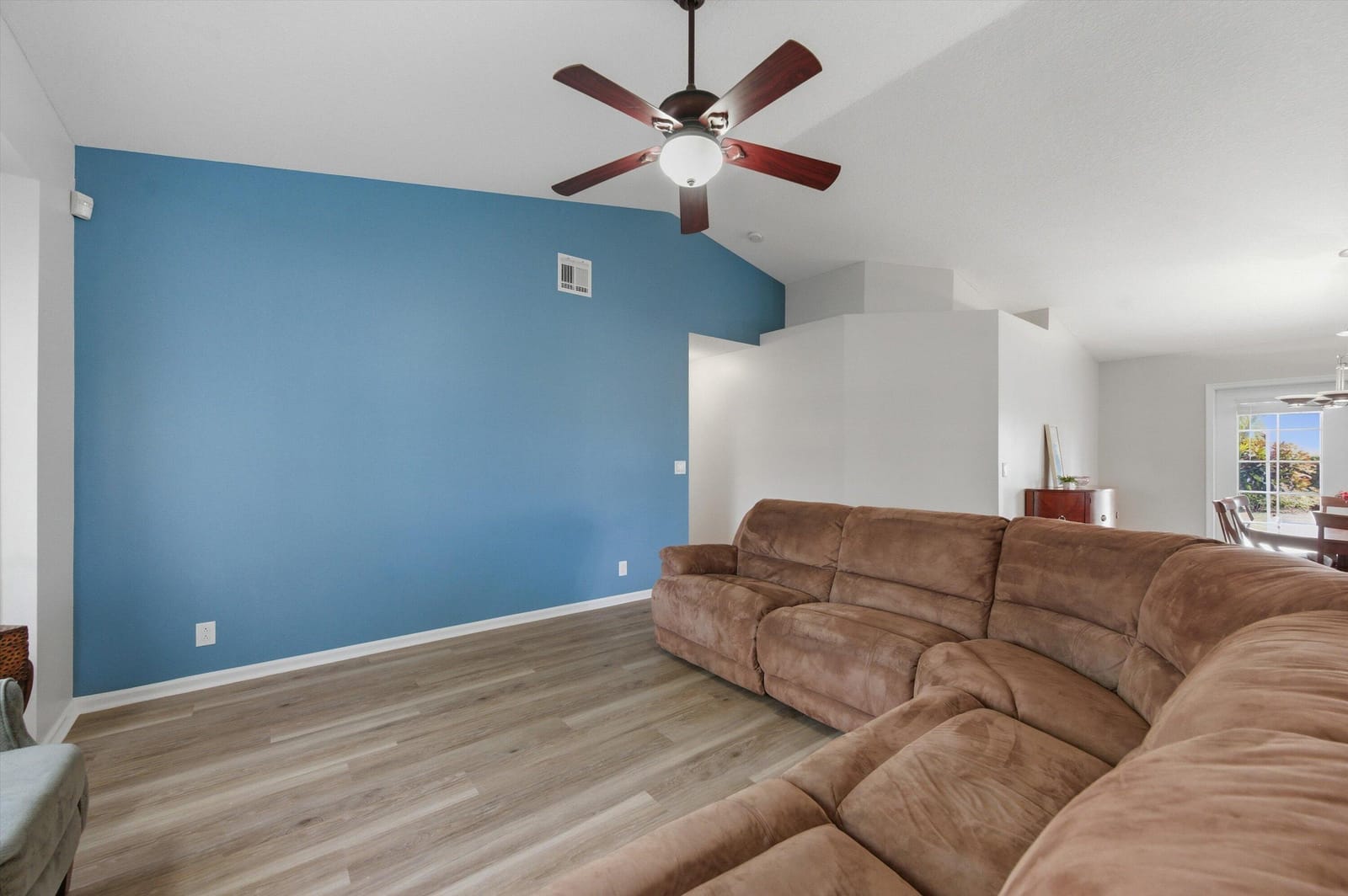 115 Silver Bell Crescent — photo 6