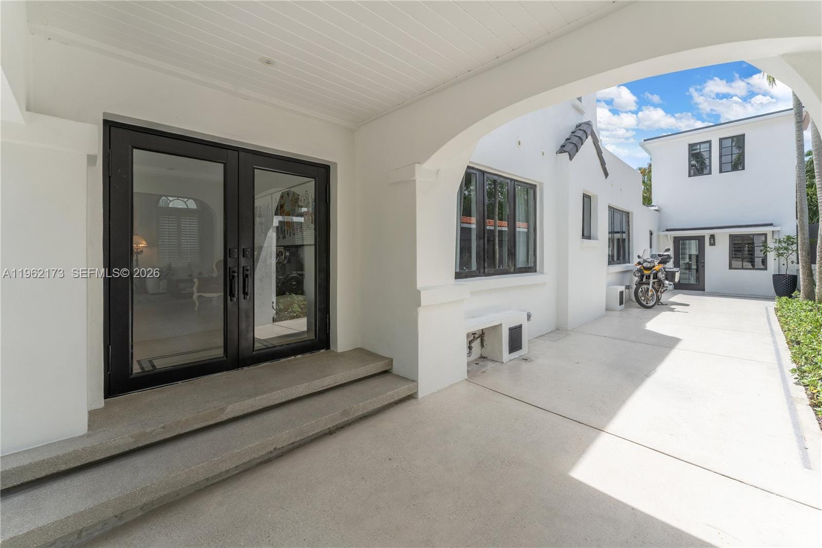 1826 Fairhaven Place, Miami, FL 33133 photo 2