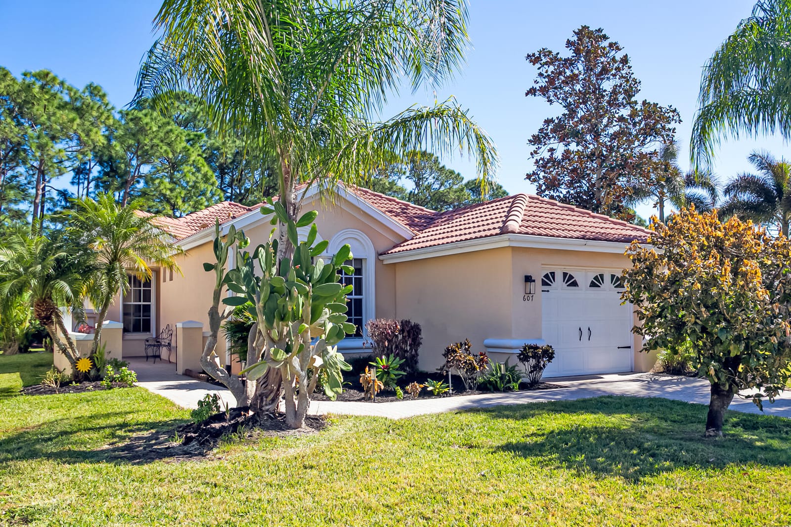 607 SW Treasure Cove — photo 4