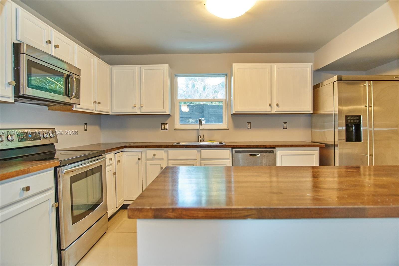 25 NE 12th Street — photo 8