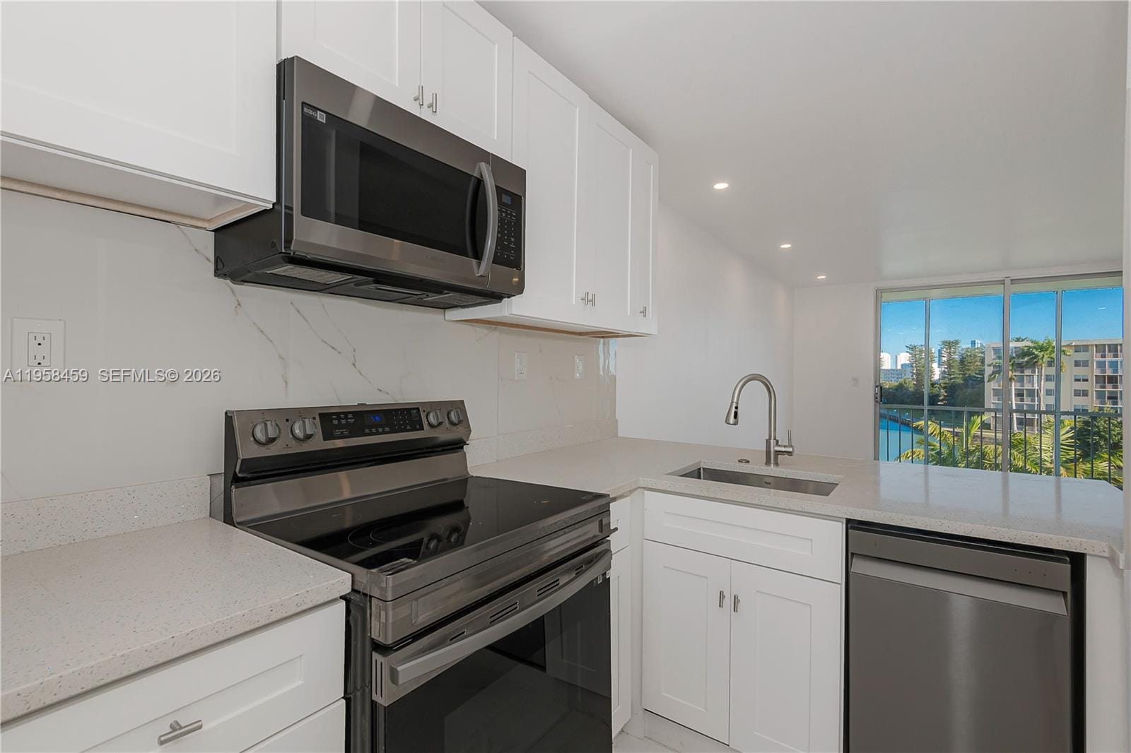 2851 Leonard Drive J405 — photo 2