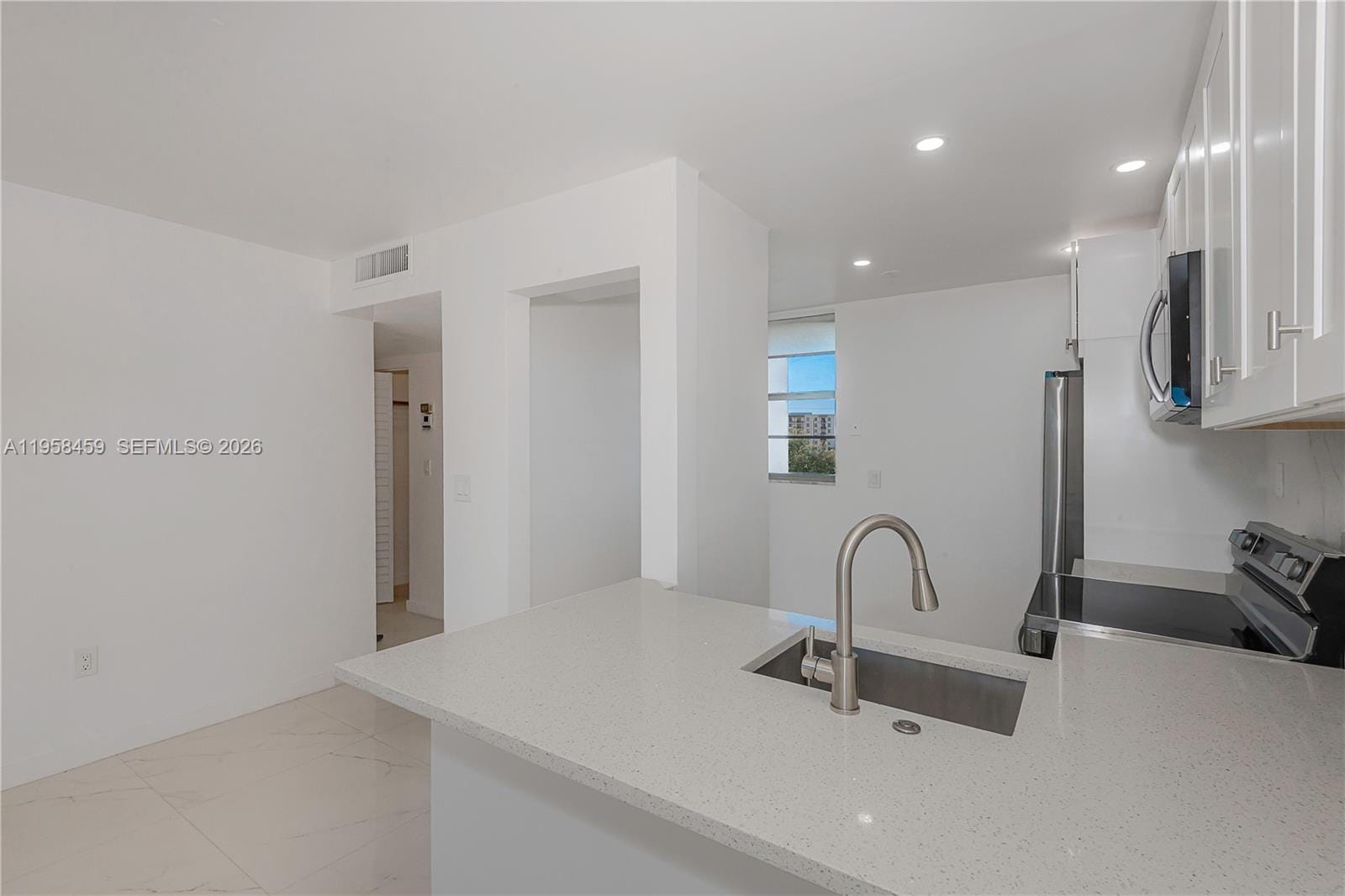 2851 Leonard Drive J405 — photo 9