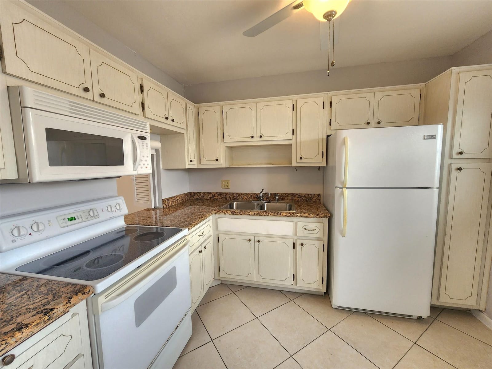 2223 Park Lane 105 — photo 3