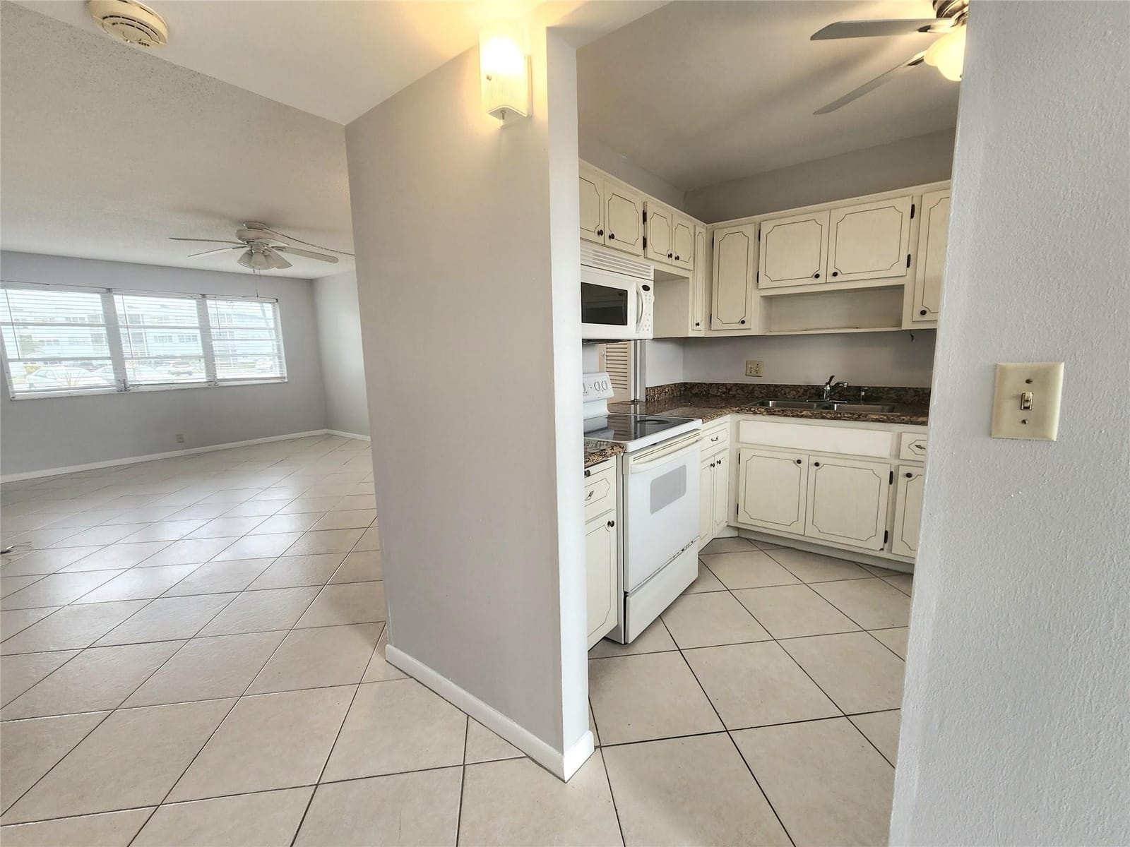 2223 Park Lane 105 — photo 4