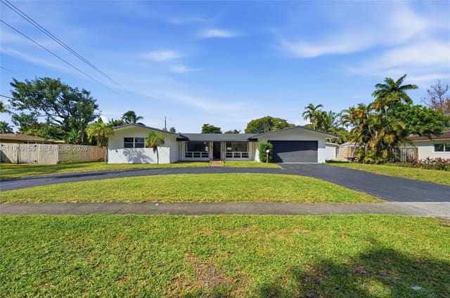 861 N Bel Air Drive, Plantation, FL 33317