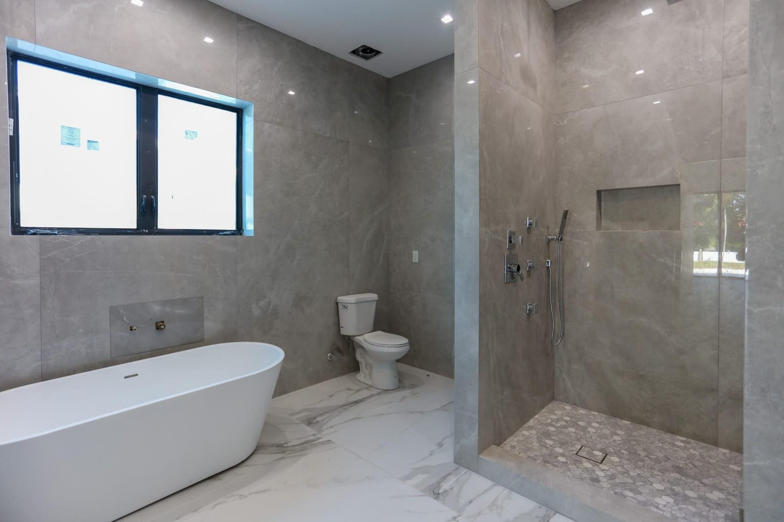 2421 NE 201st Street, Miami, FL 33180 photo 13