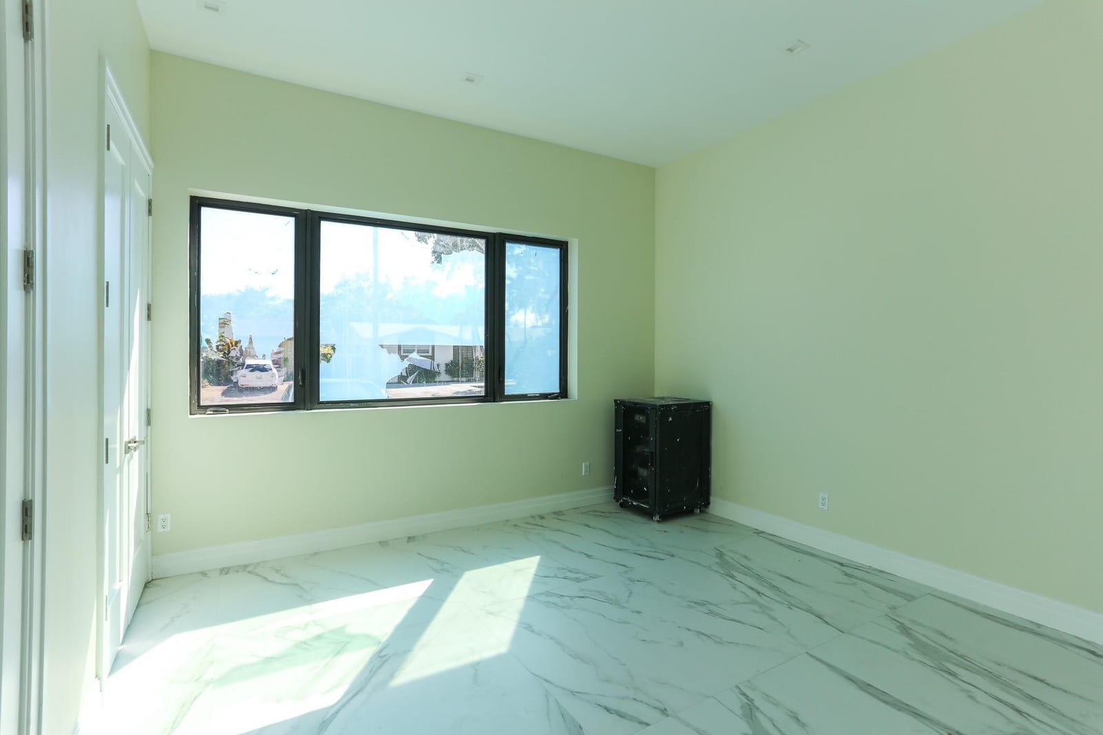2421 NE 201st Street, Miami, FL 33180 photo 16