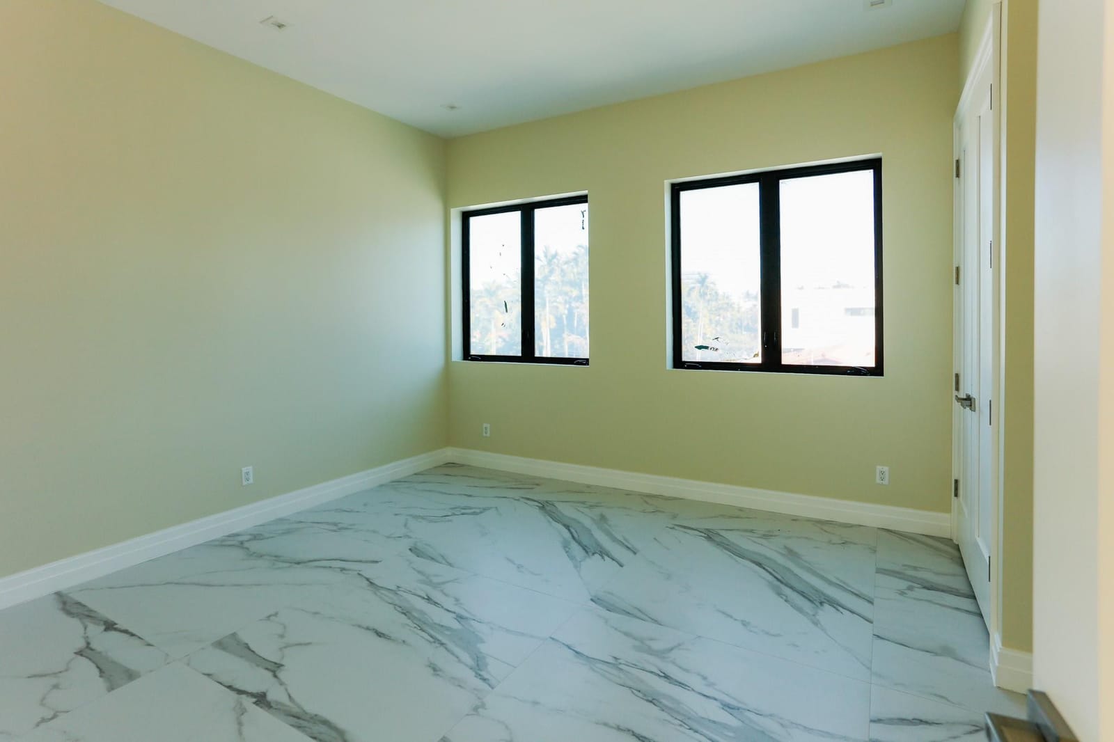 2421 NE 201st Street, Miami, FL 33180 photo 20