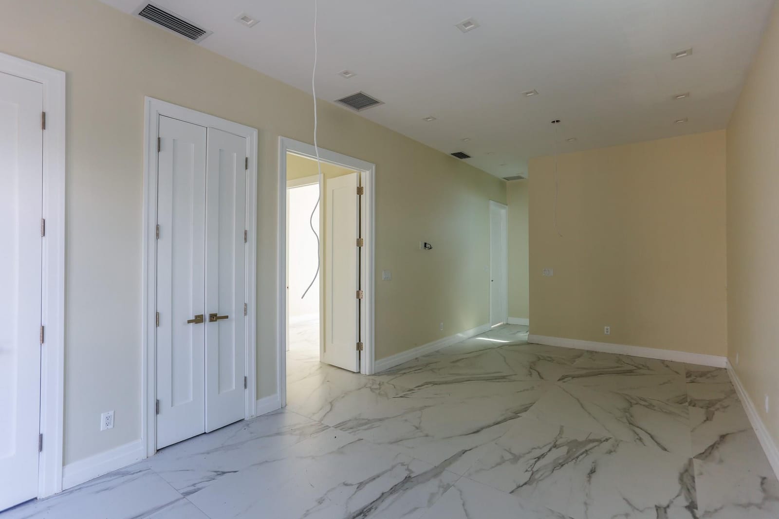 2421 NE 201st Street, Miami, FL 33180 photo 25