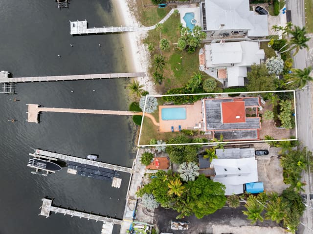 114 S Lake Drive, Lantana, FL 33462