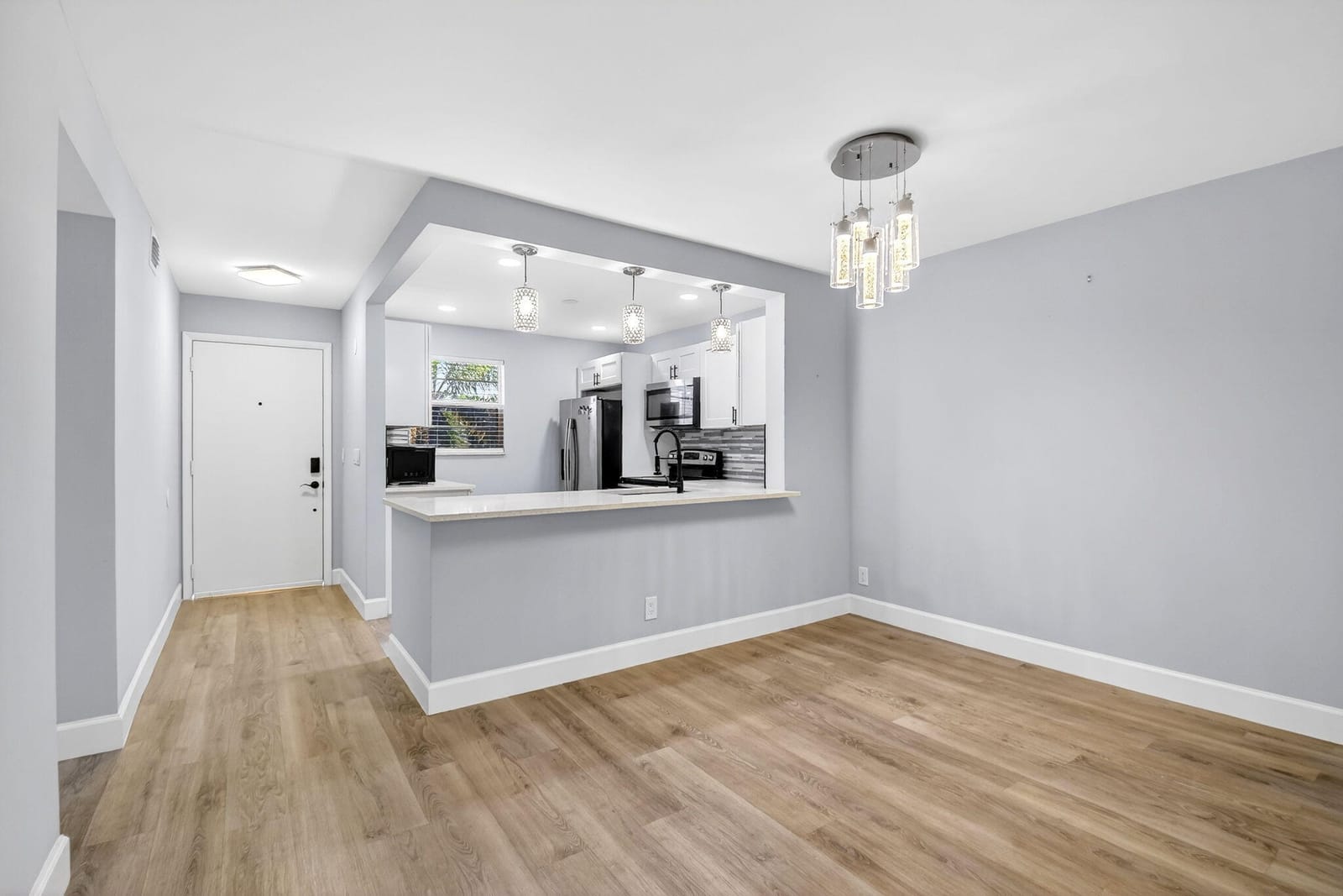 2515 NE 2nd Court 204 — photo 4