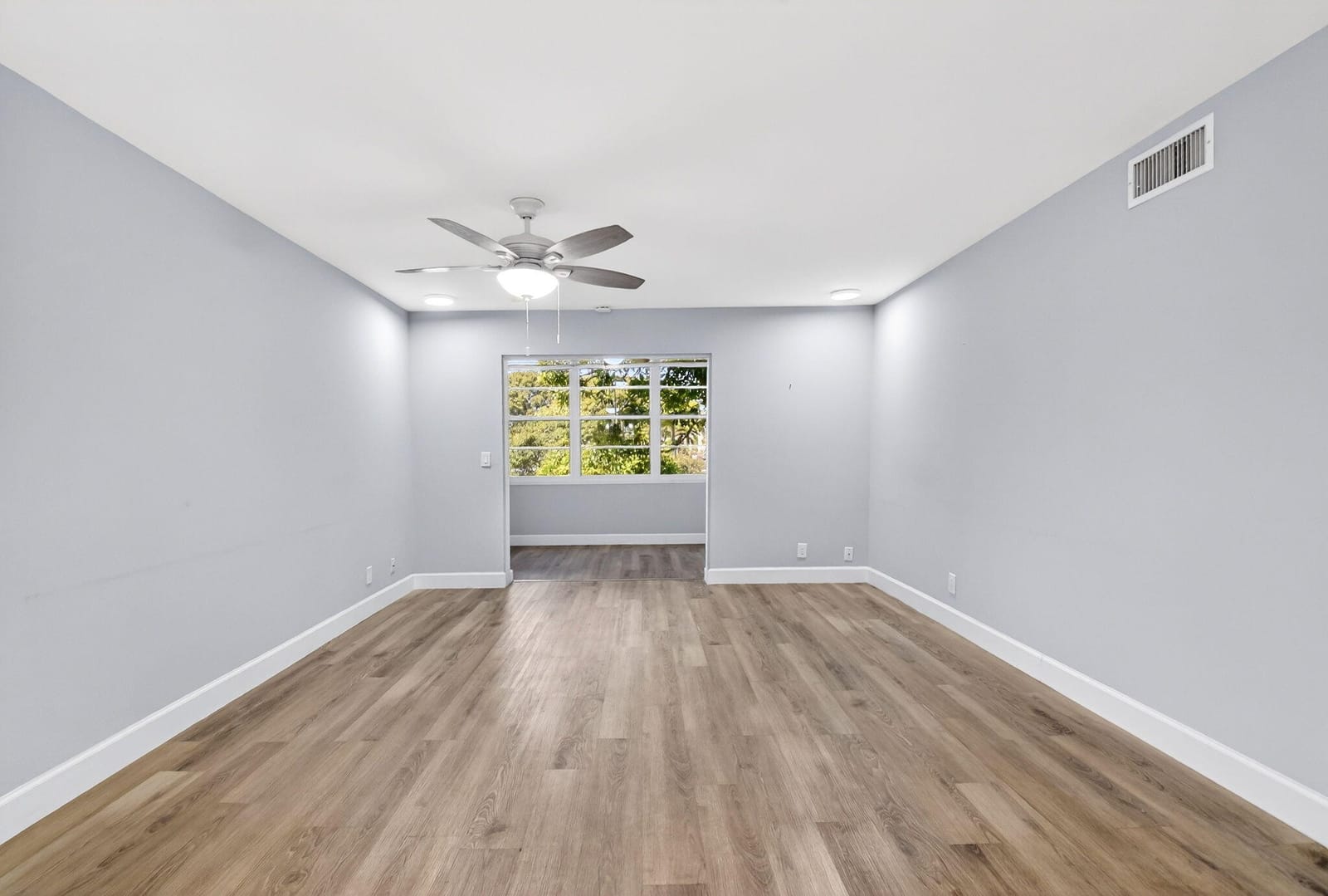 2515 NE 2nd Court 204 — photo 6